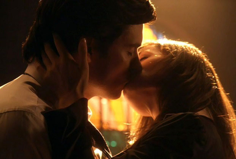 Smallville Clark and Lois Kiss