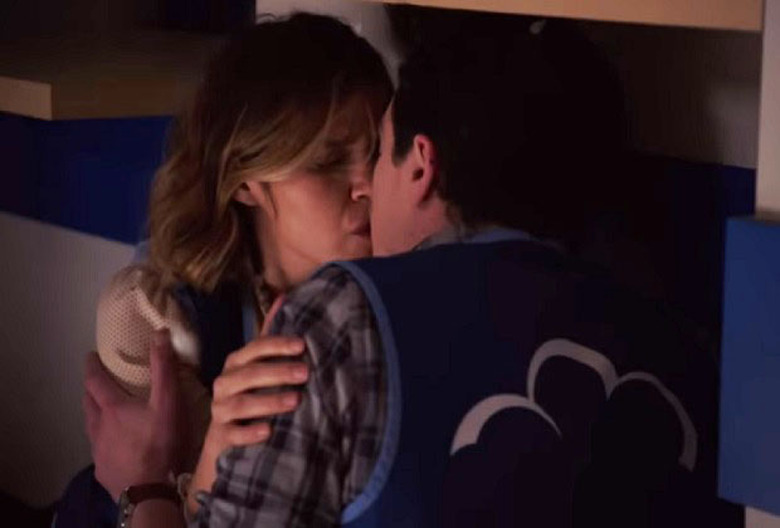 Superstore Amy and Jonah Kiss