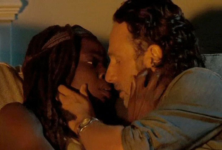 The Walking Dead Rick and Michonne Kiss